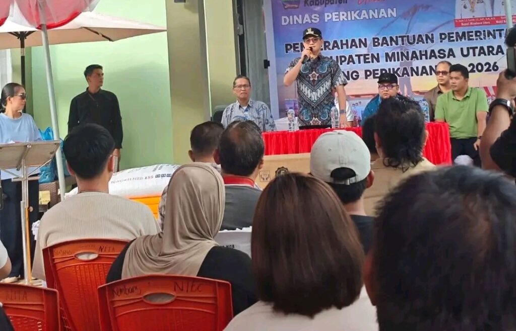 Lagi, Bupati JG Salurkan Bantuan Bibit Ikan di Desa Talawaan 3 Lagi, Bupati JG Salurkan Bantuan Bibit Ikan di Desa Talawaan