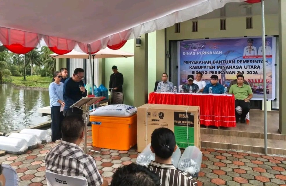 Lagi, Bupati JG Salurkan Bantuan Bibit Ikan di Desa Talawaan 4 Lagi, Bupati JG Salurkan Bantuan Bibit Ikan di Desa Talawaan