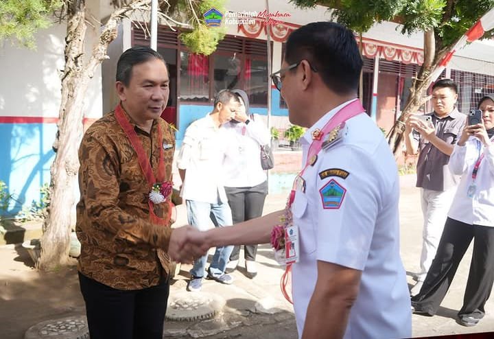 Blusukan ke Kecamatan Kauditan, Bupati JG Tinjau Langsung Kegiatan TKA 6 Blusukan ke Kecamatan Kauditan, Bupati JG Tinjau Langsung Kegiatan TKA