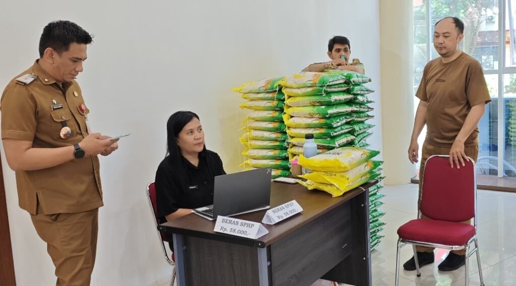 Bupati JG Siapkan Beras Murah Kualitas Premium, Ini Syarat Mendapatkannya 3 Bupati JG Siapkan Beras Murah Kualitas Premium, Ini Syarat Mendapatkannya