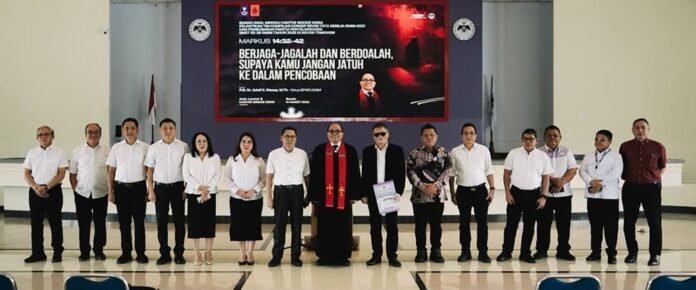 Ketua BPMS GMIM, Pdt. Dr. Adolf Katuuk Wenas, M.Th, didampingi BPMS GMIM Bersama Tim Kompilasi Revisi Tata Gereja GMIM Tahun 2026