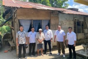 Realisasi Visi-Misi JGKWL, 23 Kepala Keluarga di Minahasa Utara Terima Bantuan Perbaikan Rumah, Nominalnya Bervariasi 3 Realisasi Visi-Misi JGKWL, 23 Kepala Keluarga di Minahasa Utara Terima Bantuan Perbaikan Rumah, Nominalnya Bervariasi