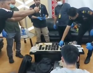 Berhasil Digagalkan! 16 KG Emas Batangann Senilai Ratusan Milliar Diamankan Di Bandara Manado, Dua Warga Negara Asing Ditahan! 3 Berhasil Digagalkan! 16 KG Emas Batangann Senilai Ratusan Milliar Diamankan Di Bandara Manado, Dua Warga Negara Asing Ditahan!
